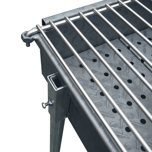 Королевская карта Коммерческая древесная уголь сгущается и увеличивает барбекю с жареными рыбами, рыба, жареная рыба, брусная мельница Манбаны