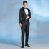 Bộ đồ tuxedo phù hợp với nam chỉ huy sân khấu biểu diễn ảo thuật chủ tiệc cưới