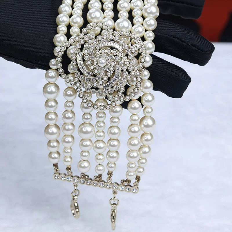 CHANEL Chanel Pearl Mountain Camellia Multi -Pearl Bracelet Drills a new and unused
