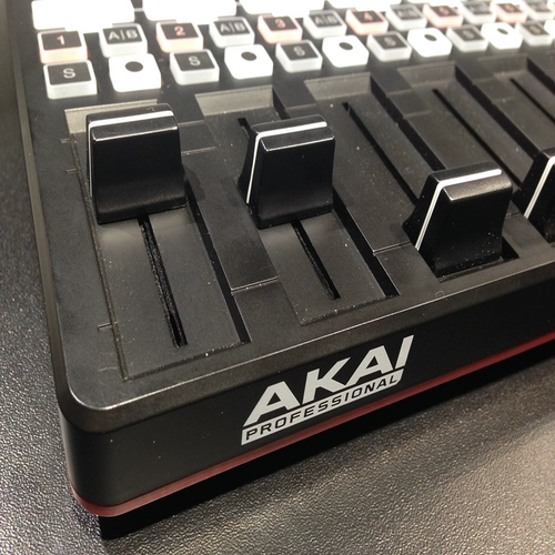 Подлинный лицензированный APC40MK2 Yajia оригинальный VJ Консоль