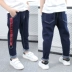 Quần jeans bé trai mùa thu chân mùa xuân và mùa thu mẫu bé trai thủy triều phiên bản Hàn Quốc của quần dài denim trẻ em tự tu - Quần jean Quần jean
