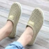 Mùa hè nam mềm dưới sông thời trang giản dị giày lỗ phẳng bề mặt lưới chống trượt dép nhựa đi biển dép học sinh trung học - Sandal
