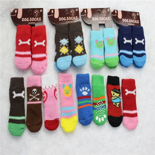 Посмещенные носки для питомца Средние кошки с собачьи носки с анти -скольжением и влажным дном, одна пара из 4 специальных предложений, 3 пары бесплатной доставки
