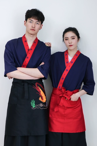 Японская стиль ресторанных работников учреждения в стиле японского ресторана Sushi Servie