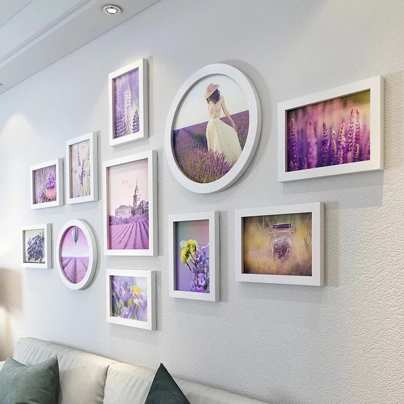 Как красиво повесить фотографии на стену в рамках разных размеров