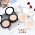 Thái Lan Mistine ceramic wing Powder biscuit Phấn phủ trang điểm che khuyết điểm làm trắng bền lâu kiềm dầu nền chống thấm nước chính hãng - Bột nén