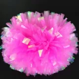 La La La La La La Lara Команда держит разноцветные цветочные школы бодибилдинговой балл.