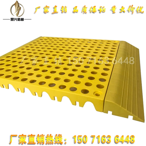 Круглая отверстие толщиной 4 см.