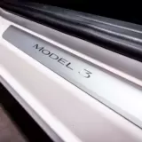 Подходит для Tesla Model3 Пороговая стержня Прозрачная пленка против интигационного и антисвязанного модификационного аксессуара Прозрачная защитная пленка