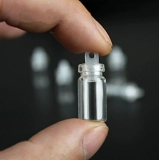 Маленькая прозрачная радужная бутылка для плавания