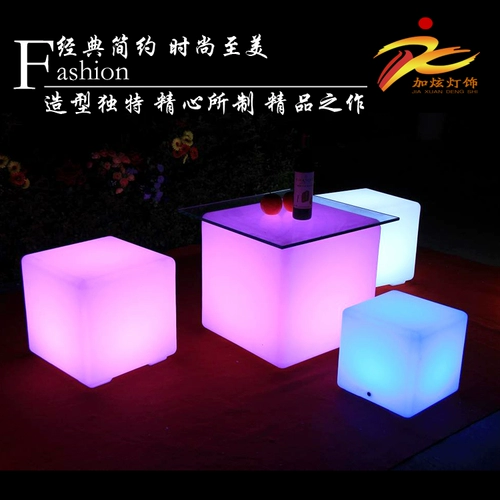 Светодиодная выставка с светодиодным управлением -Контролирование стула на открытом воздухе, украшает зарядку куб -бар KTV Столы и стулья.