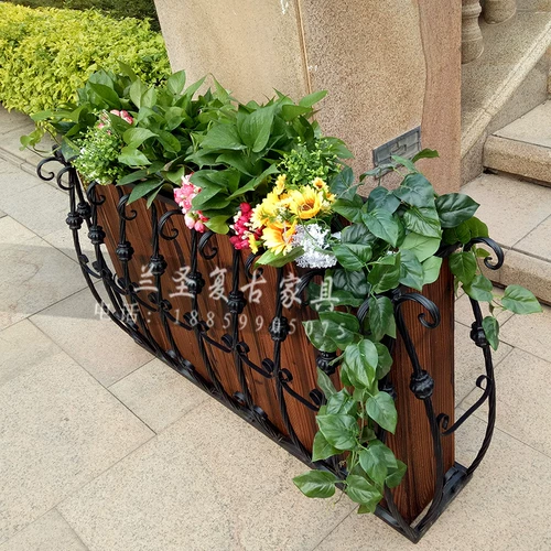Железная ящик для карбонизированного деревянного цветочного бассейна.