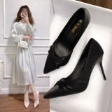 Белая обувь на высоком каблуке, туфли, подходит с юбкой, юбка, французский стиль, коллекция 2022, против усталых ног