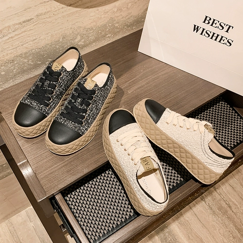 Белая обувь на платформе, универсальные дышащие спортивные тканевые кроссовки для отдыха, в стиле Шанель, 2023, осенняя, тренд сезона, из натуральной кожи