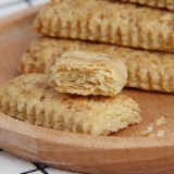 Lao Yang Salted Egg Yolk Square Crisp Biscuits 100G*3 коробки с грубым зерновым хрустящим пирожным закусками Тайвань аромат повседневные закуски