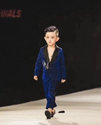 Cho thuê bán váy trẻ em catwalk mô hình cậu bé phù hợp với chủ nhà tùy chỉnh hoa piano cô gái màu xanh trang phục