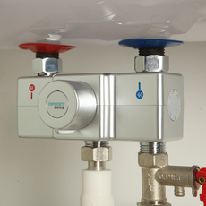 Термостатический набор 工程样品处理太阳能电热水器智能恒温阀混水阀 家用淋浴花洒开关