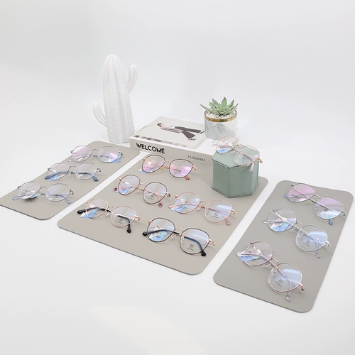 Солнцезащитные очки, стенд