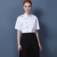 Белая футболка, черный фартук, короткий рукав