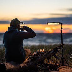 Держатель напольный светильник 韩国claymore户外露营多功能黑色轻便相机脚架营地灯架风扇架包邮