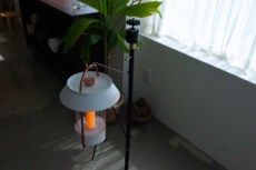 Держатель напольный светильник 韩国claymore户外露营灯杆便携折叠高度可调摄影营地灯架风扇支架