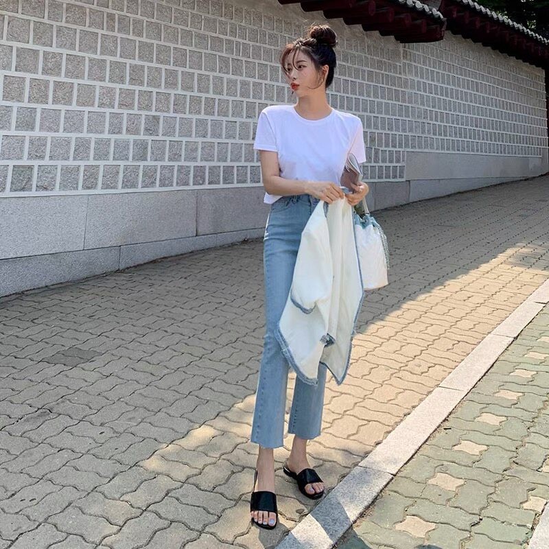 Light blue straight-leg jeans for women's summer 2022, a thin new style of 8-inch and 9-inch pants for petite women Application Scenario