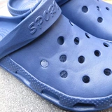 Летние тапочки в стиле Crocs, модные мюли на плоской подошве, пляжная обувь, закрытый носок, мягкая подошва