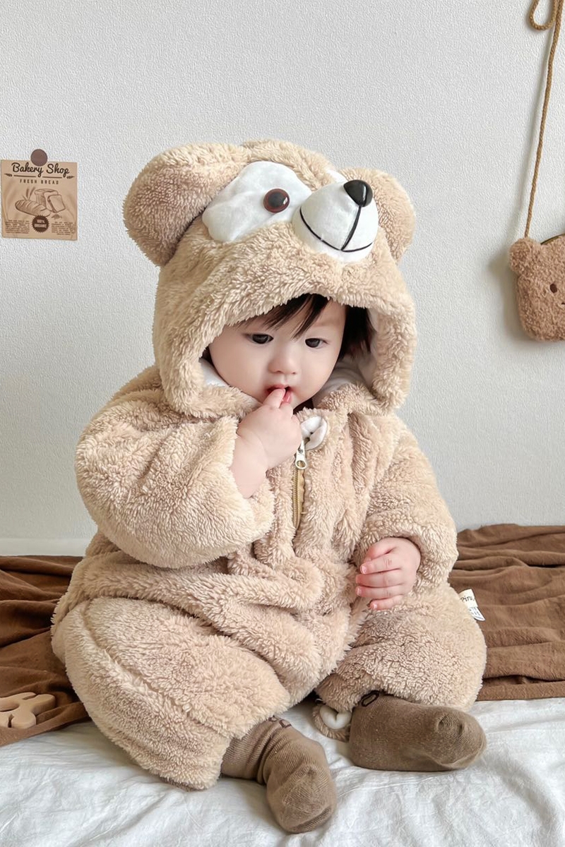 Super cute baby jumpsuit autumn and winter winter cotton-padded jacket baby boys and girls one-year-old children go out holding clothes thick clothes