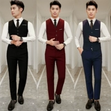 13 -летний магазин четырех рубашек, три ночного бара ночного клуба.