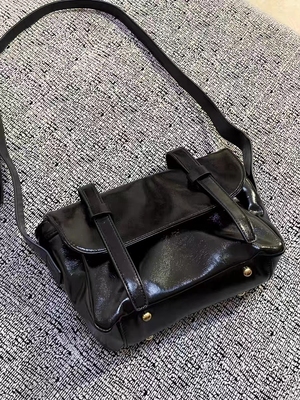 taobao agent Soft capacious retro shoulder bag, 2023 collection