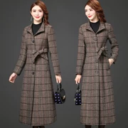 Áo len kẻ sọc nữ dài mùa xuân phiên bản mới của Hàn Quốc đầu gối áo len dài cổ áo mùa xuân nữ trung niên - Trung bình và dài Coat