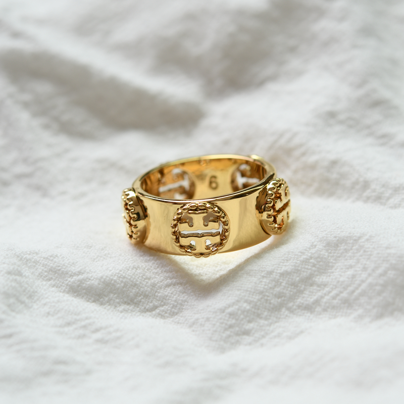 European and American style niche high-end sense golden fashion logo design sense temperament women's simple ring ring