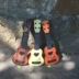 Đàn guitar nhỏ của trẻ em, đó là đồ chơi có thể chơi mô phỏng đàn ukulele vừa mới bắt đầu chơi nhạc cụ để gửi picks do choi Đồ chơi âm nhạc / nhạc cụ Chirldren
