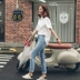 Xiaowei 2017 mới tươi Hàn Quốc phong cách đầu gối lỗ nhấp nháy ánh sáng màu jeans nữ mùa hè quần màu xanh nữ Quần jean