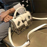 Подарочная коробка риса белого цвета снимается первым, сначала