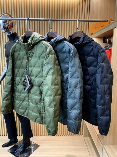 Дорожный бархатный зимний легкий водонепроницаемый мужской пуховик