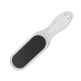 Большие двойные натирающие ноги измельчают ноги и размолоть ноги, чтобы очистить ноги, чтобы удалить мертвые мозоли.