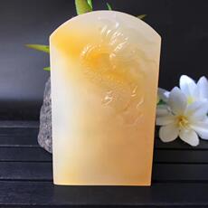 Украшения на шею 云南黄龙玉 精品洋烟河料 龙牌