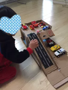 3-8 tuổi với theo dõi để chơi lối ra dấu hiệu giao thông mô phỏng báo hiệu đường bộ đá và đồ chơi khác