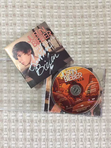 Подписанный альбом Джастина Бибера подписал Джастин Бибер My World My World CD