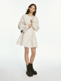 Ранние утренние девушки суетились на 24ss