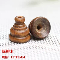 Одна большая зеленая сандаловая деревянная пять слоев пагоды