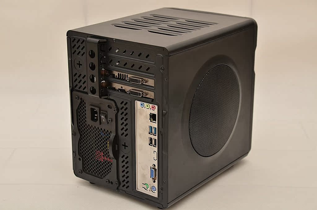 Корпуса меньше. Micro ATX HTPC Case 'Mstation HT-2000'. Корпус Standard ATX DNS. Системный блок микро АТХ. Маленький корпус Micro АТХ.