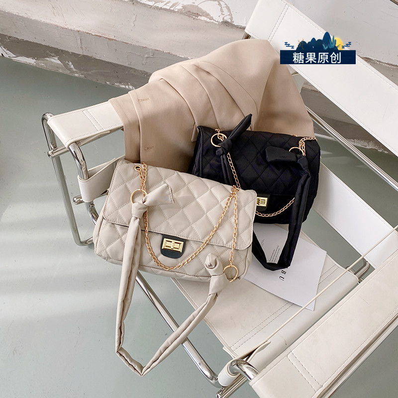 ใหม่ยอดนิยม 2020 กระเป๋าสะพายข้าง ทรงขนมเปียกปูน สำหรับสุภาพสตรี 今年流行的包包女腋下包超大容量2020新款潮菱格时尚简约单肩包 ใหม่ยอดนิยม 2020 กระเป๋าสะพายข้าง ทรงขนมเปียกปูน สำหรับสุภาพสตรี