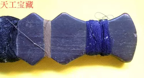 Лапша Вудкарвана Китайской Республики в династии Цин, трехконцентрированное многосекцию женских красных продуктов, старая головокружительная доска, старая модная запущенная ниточка прибора.