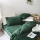 Темно-зелено-увеловое стеганое одеяло