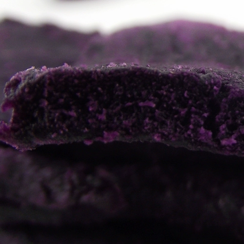 Фиолетовый картофельный сушеный фиолетовый сердце сладкий картофель.