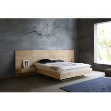 Кровать из массива