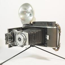 Камеры 古董老物件宝丽来polaroid 110a 皮腔折叠风琴相机 带闪光灯带箱