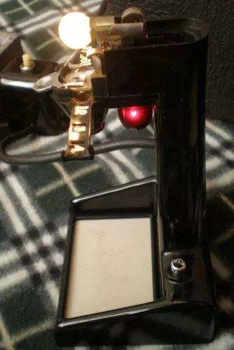 Уронить!ПересечениеВ 1938 году Minox Riga Micro -Camera оснащена черно -белыми машинами размещения, собирая сокровища!